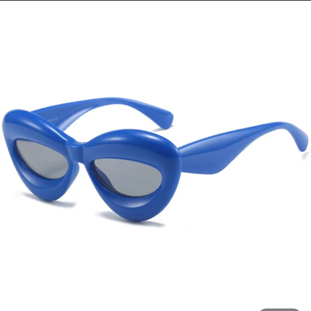 Blue inflated cat-eye sunglasses